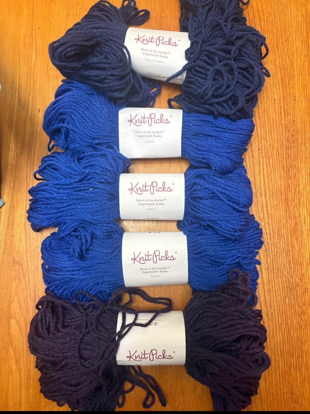 Knit Picks wool of the Andes Royal & Navy Blue Wool Yarn skeins